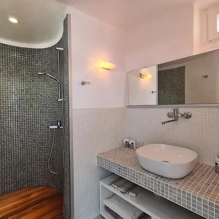 The * Parikia (Paros)